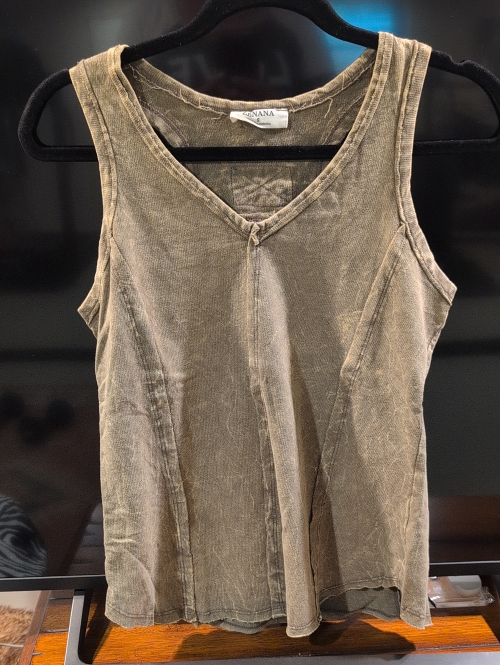 Zenana Size S Olive Green Acid Washed Sleeveless V-Neck Tank Top